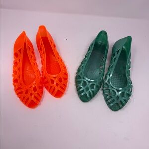 Vintage pair of Kids Jelly shoes Sz 3 Orange/Green (OKRNAU)